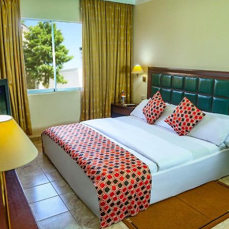 Transcorp Hotels Калабар Екстериор снимка