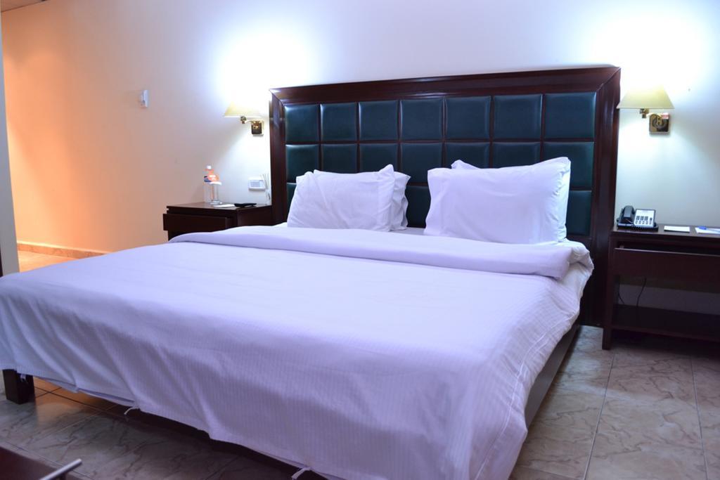 Transcorp Hotels Калабар Екстериор снимка